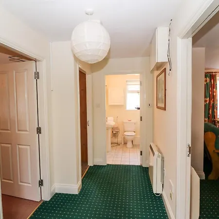 2 Garnish Court Apartment *