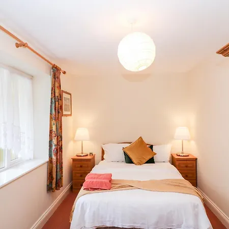 2 Garnish Court Apartment *